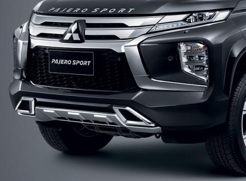 Mitsubishi Pajero Sport with front under garnish installed on the bumper