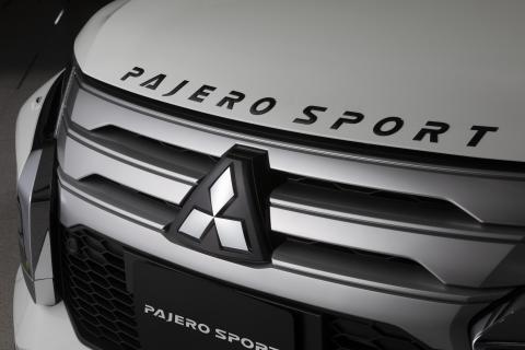 Black Pajero Sport bonnet emblem, attached to car