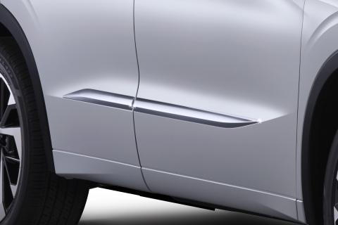 Chrome Mitsubishi Outlander side protection garnish